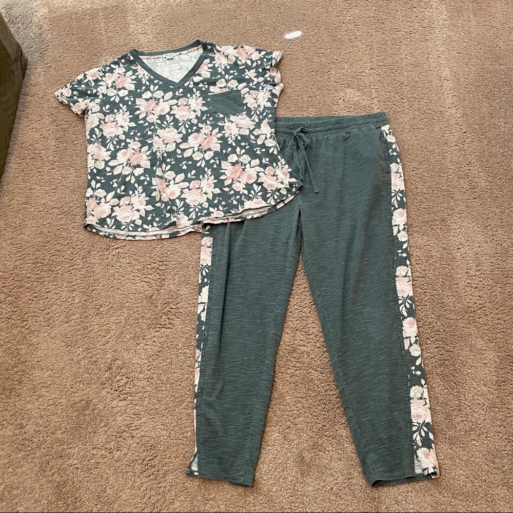 Splendid tee and jogger